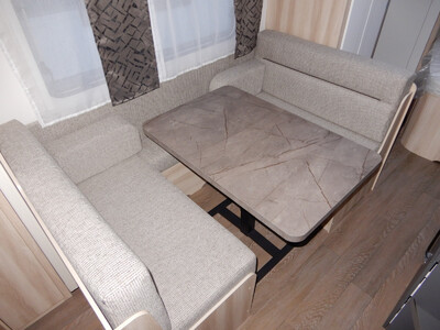 HOBBY De Luxe 540 KMFe - VELETRŽNÍ CENOVÁ NABÍDKA