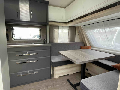 Hobby De Luxe 495 WFB - VELETRŽNÍ CENOVÁ NABÍDKA