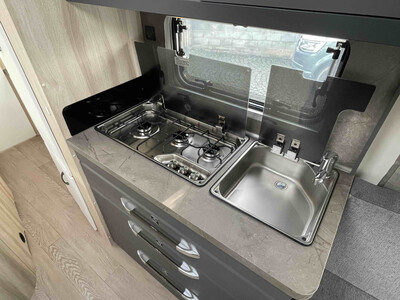 Hobby De Luxe 495 WFB - VELETRŽNÍ CENOVÁ NABÍDKA