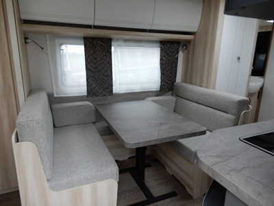 HOBBY De Luxe 540 KMFe - VELETRŽNÍ CENOVÁ NABÍDKA